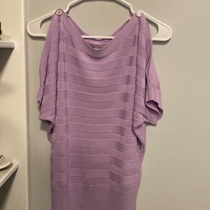XS New York and Company shirt. Cold-Shoulder cut out shirt. Super comfy & cute.